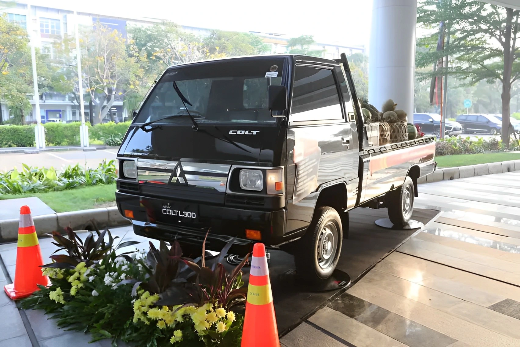 Mitsubishi New Colt L300