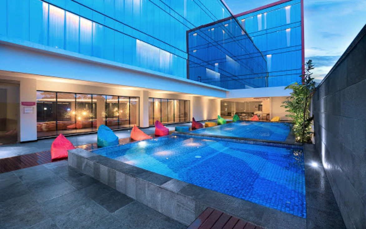 Kolam Renang Fave Hotel Tasikmalaya