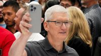 Foto : Apple resmi meluncurkan iPhone 15 (REUTERS/Loren Elliott)