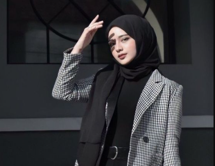 baju hitam cocok dengan jilbab warna apa