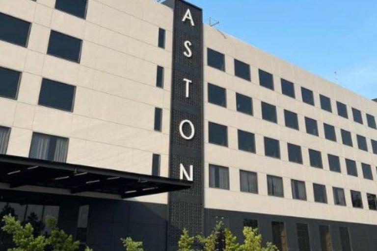 hotel-aston-serang