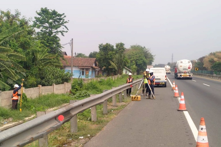 Tinjauan lapangan lokasi penanganan banjir dan genangan untuk mengidentifikasi kondisi eksisting serta kebutuhan mitigasi di lapangan